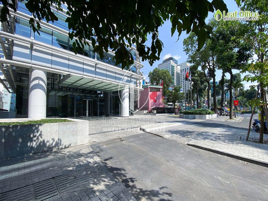 Phia Truoc Daikin Tower Cong Truong Quoc Te