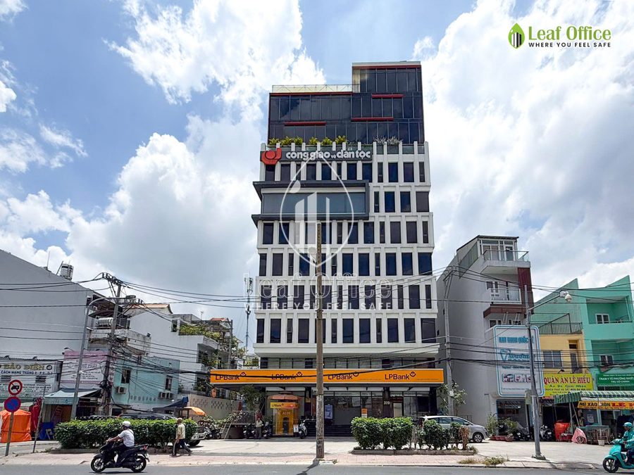 Toa Nha Bao Cong Giao Va Dan Toc Cach Mang Thang Tam