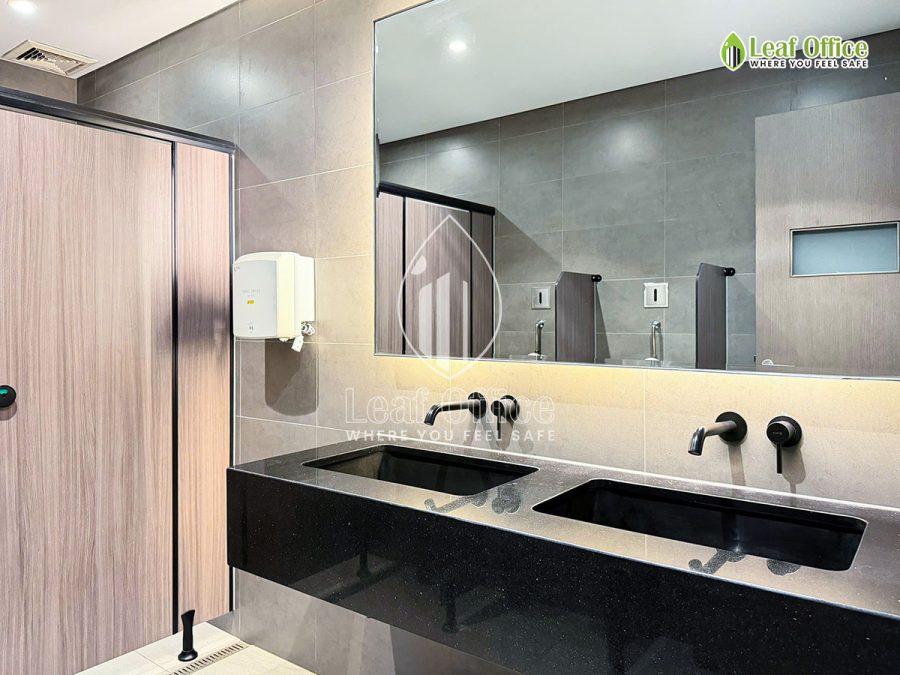 Wc The Central Quoc Huong